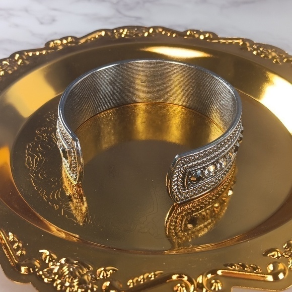 - Silver & Brilliants Bracelet - Picture 3 of 8